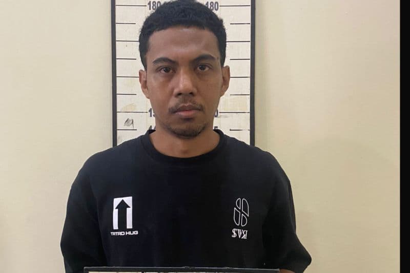 Polisi menahan dj East Black alias Achmad Risaldi yang diduga menyebar konten pornografi mantan pacarnya ARP di media sosial.ANTARA/HO-Polres Jakarta Utara. - Image