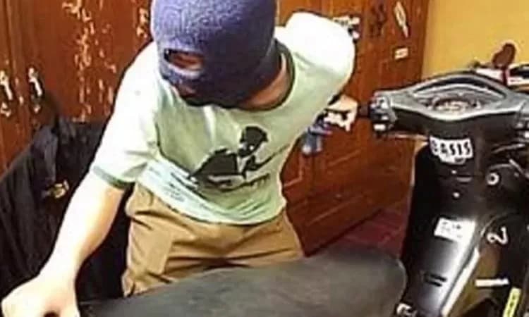 Polisi di Gending Probolinggo Kejar dan Tembak Pelaku Curanmor, Videonya Viral! - Image