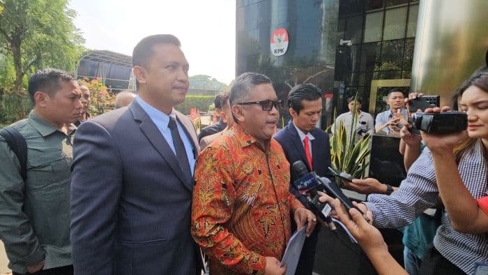 Sekretaris Jenderal (Sekjen) PDI Perjuangan Hasto Kristiyanto memenuhi panggilan Komisi Pemberantasan Korupsi (KPK), Senin (10/6). (Ridwan/ JawaPos.com) - Image