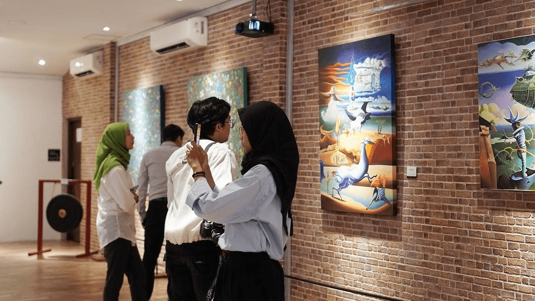 Momen Libur Panjang, Ini Dia 4 Rekomendasi Destinasi Galeri Seni di Surabaya untuk Kamu Kunjungi! - Image