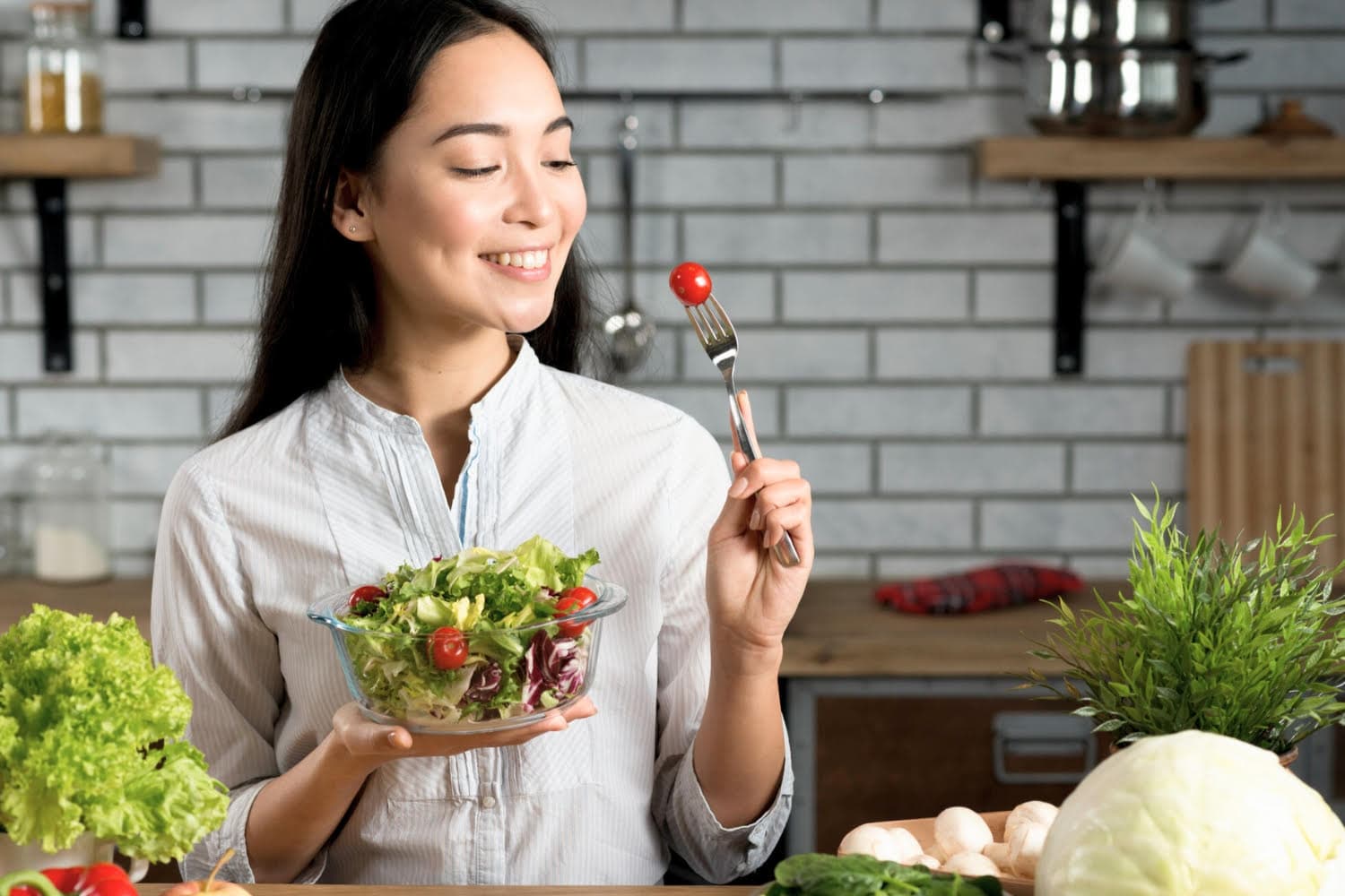 Ilustrasi salah satu cara menurunkan risiko kanker usus besar secara alami (Freepik) - Image