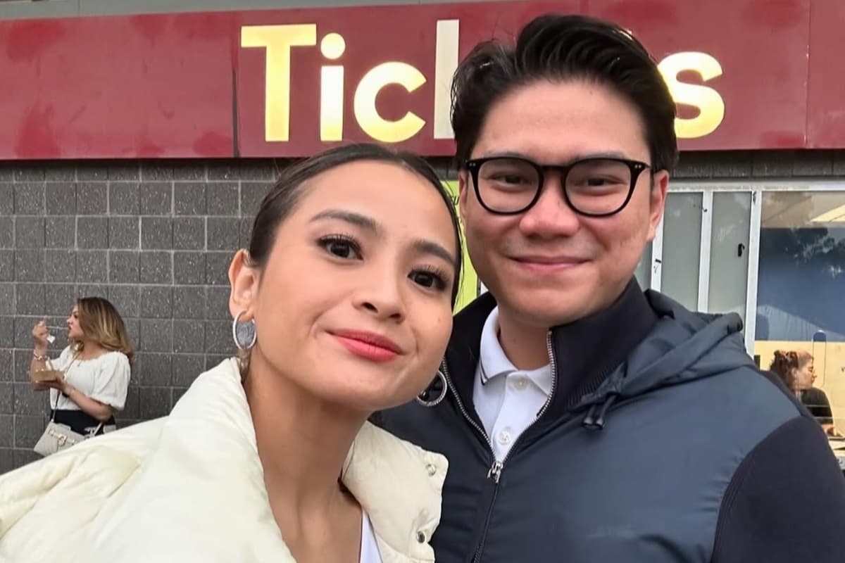 Mengenang Kisah Cinta Acha Septriasa-Vicky Kharisma: Tanpa Pacaran, Langsung Lamaran dan Lanjut ke Pernikahan - Image