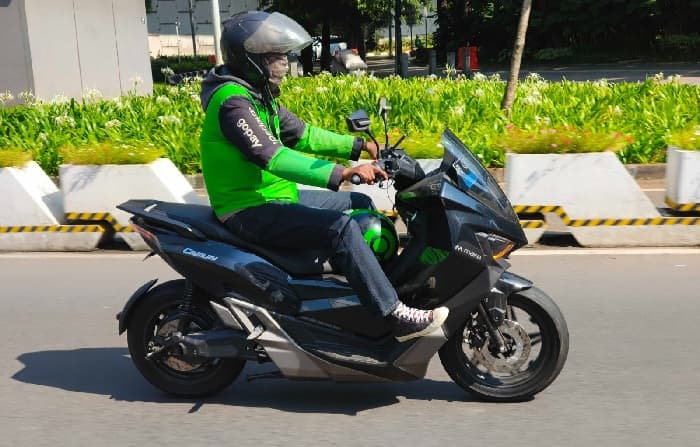 400 Ribu Driver Gojek bakal Terima BHR Rp 110 Miliar, ini Kriteria dan Jadwal Pencairannya - Image