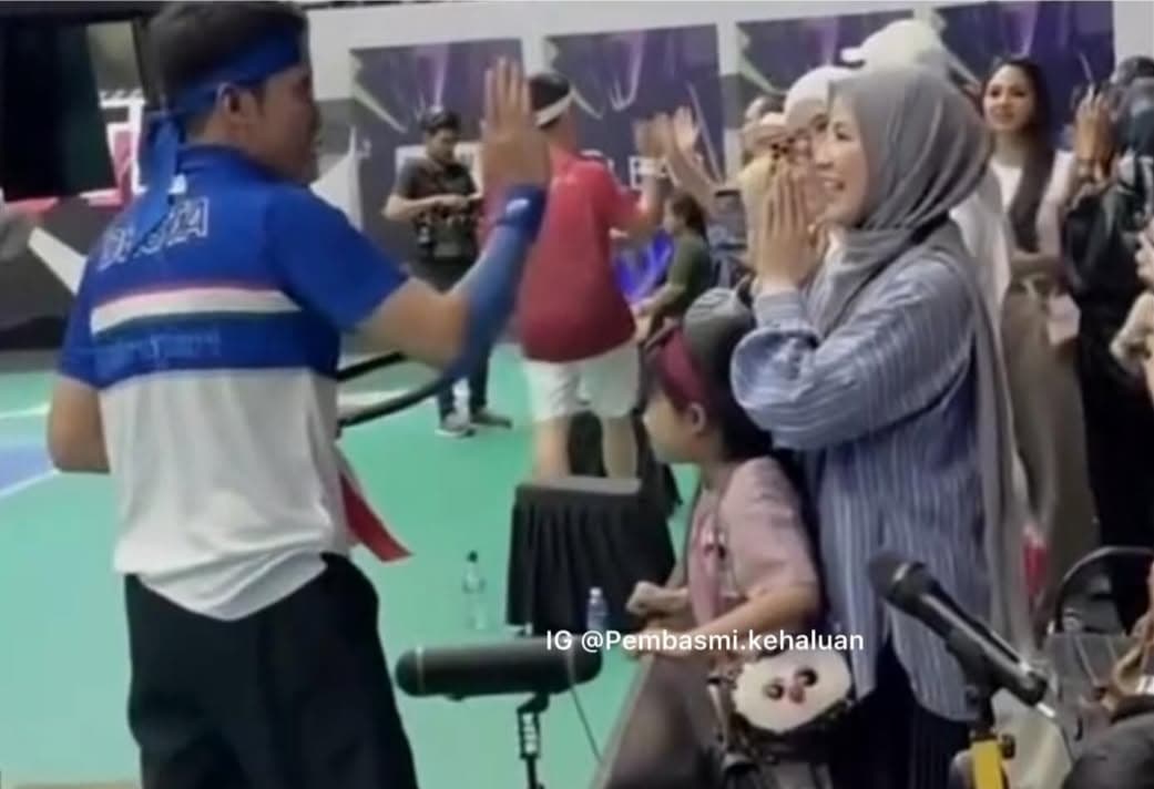  Viral! Natasha Rizky Menolak Bersalaman dengan Desta - Image