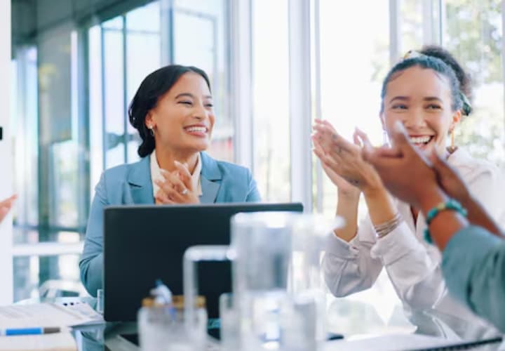 Alasan Mengapa Orang-Orang Terpintar di Sebuah Ruangan Justru Tak Pernah Merasa Paling Pintar - Image