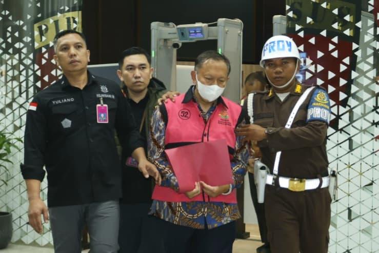 Rugikan Negara Rp 14 Triliun, Korupsi Ekspor CPO Libatkan Orang Dalam Kementerian Perindustrian dan Ditjen Bea Cukai - Image