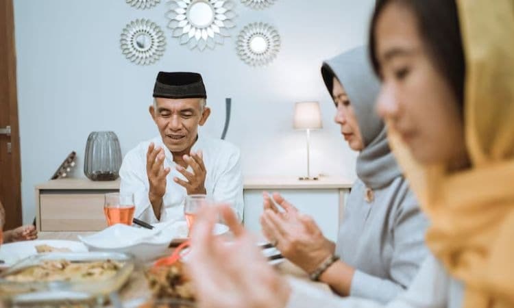 6 Menu Berbuka yang Cocok untuk diet saat Ramadhan, Kenyang Tanpa Takut Berat Badan Naik - Image