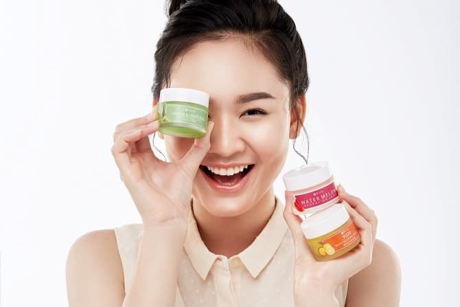 ILUSTRASI. Bicara soal skin care, kini banyak label yang menawarkan produk berbahan alami, yang berasal dari ekstrak tumbuhan dan buah. - Image