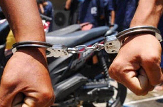 Viral Aksi Heroik Polisi Tembak Pelaku Curanmor di Probolinggo, Begini Kronologinya - Image