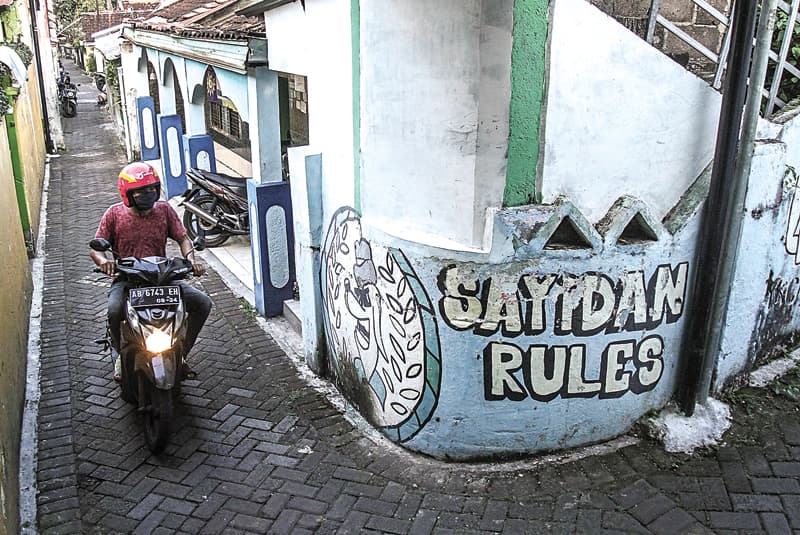 UNTUK SAYIDAN: Lewat DoggyHouse Records, Shagydog membantu band-band yang lahir di Sayidan masuk dapur rekaman. Salah satunya, Something Wrong. (JAWA POS RADAR JOGJA) - Image