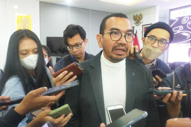 Staf Khusus Menteri BUMN Arya Sinulingga  di kantor Kementerian BUMN Jakarta. - Image